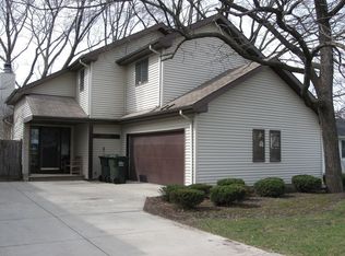 2292 Eastview Dr, Des Plaines, IL 60018