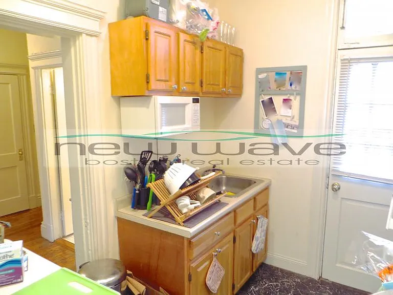 100 Queensberry St #7 — Photo 8