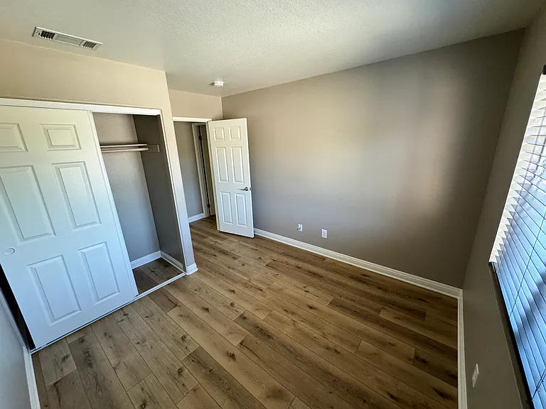 upstairs bedroom (bedroom #4)