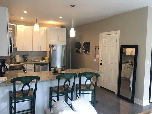 3rd image of 1627 N Hudson Ave APT 2