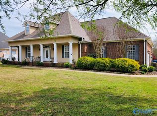 105 Bent Brook Dr, Albertville, AL 35951