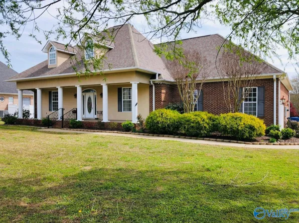 105 Bent Brook Dr, Albertville, AL 35951