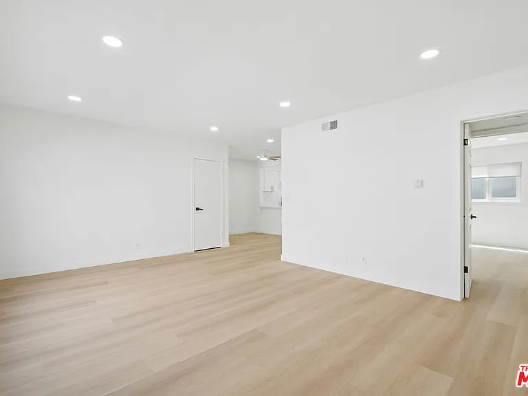 919 S Sherbourne Dr #1 — Photo 4