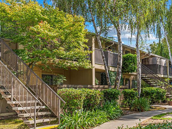 2nd image of 1930 Almaden Rd #4-60