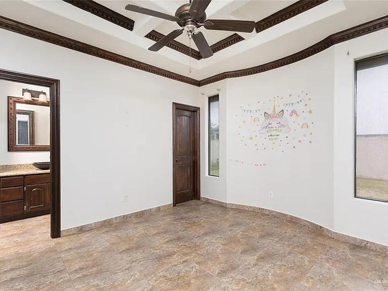 208 Thornwood Loop — Photo 11