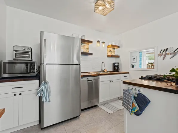 1416 Melbourne Dr, New Haven, IN 46774