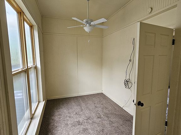 Middle bedroom, with windows on south side of home