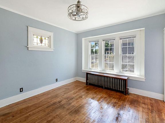 3rd image of 306 W Harrison AVENUE