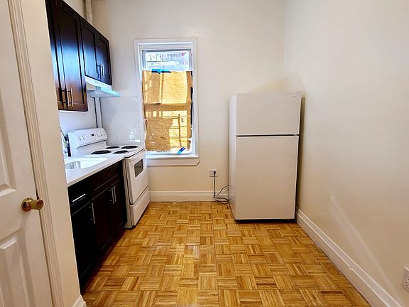 2nd image of 896 Olmstead Ave #1H