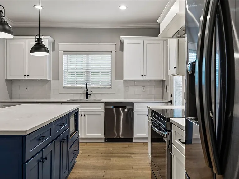 633 Village Way — Photo 5