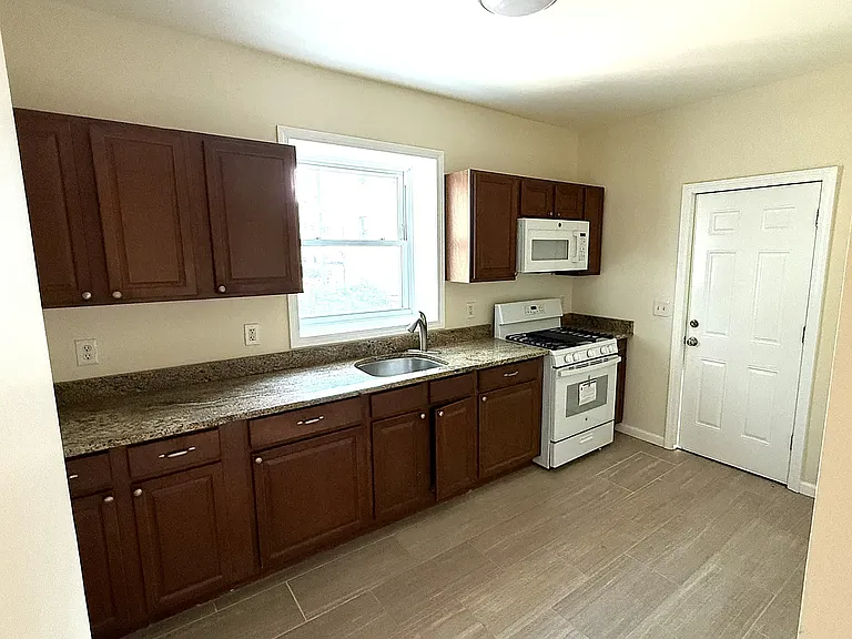 1333 E Main St #1 — Photo 7