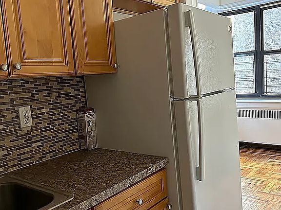 5th image of 480 W 187th St APT 4K