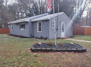 10 Pine Dr, Pennellville, NY 13132