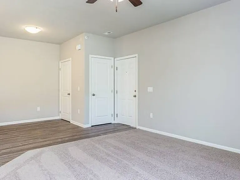 2314 E Porter Ave — Photo 19