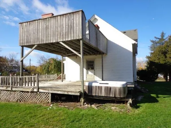 18251 Hickory Ridge Rd, Fenton, MI 48430