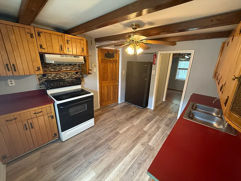 2320 W 11th St — Photo 10