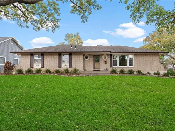 516 NE 55th St, Kansas City, MO 64118