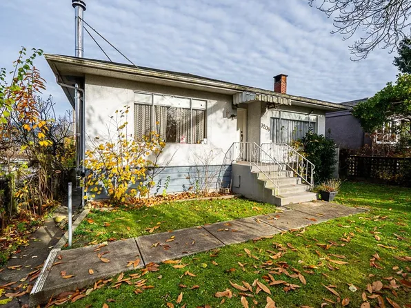 3205 E 3rd Ave, Vancouver, BC V5M 1J4