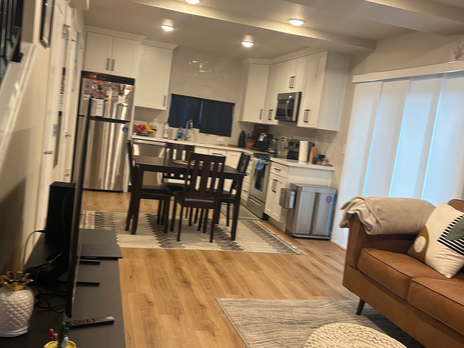 2 bed, 1.5 bath, 800 sqft, $3,500 — Photo 4