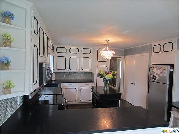 3rd image of 601 Lawndale Ave