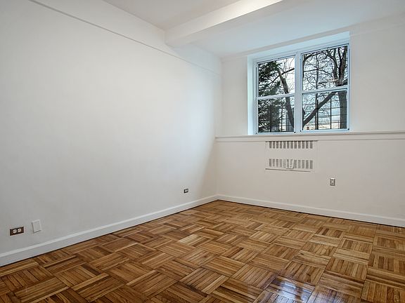 2nd image of 3355 Sedgwick Avenue Loop