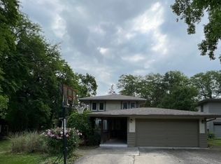 1011 Crest St, Wheaton, IL 60189