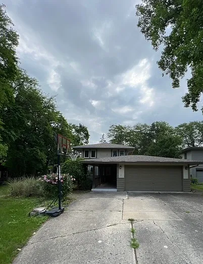 1011 Crest St photo 1