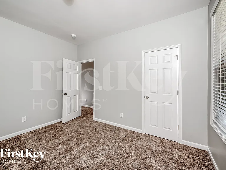 1256 Washington Dr — Photo 9
