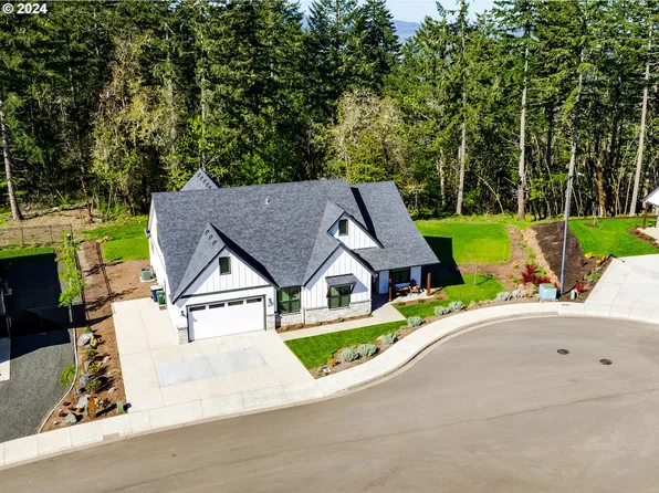 989 S 66th Ct, Springfield, OR 97478