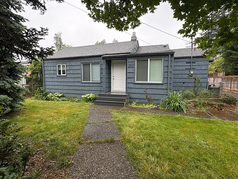 Phinney Ave N — Photo 1
