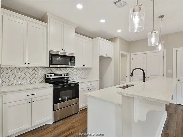 1209 Henderson St, Bryan, TX 77803