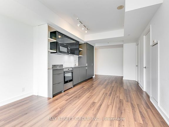 2nd image of 6 Parkwood Ave #302