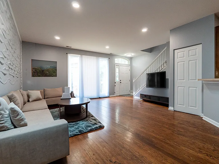 155 Springbrook Trl S — Photo 17