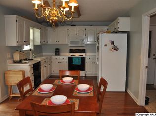 405 4th St NE, Arab, AL 35016