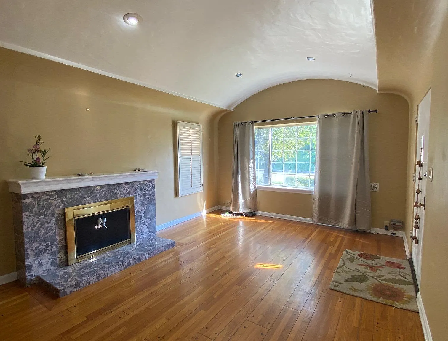 4 bed, 1924 sqft, $3,985 — Photo 3