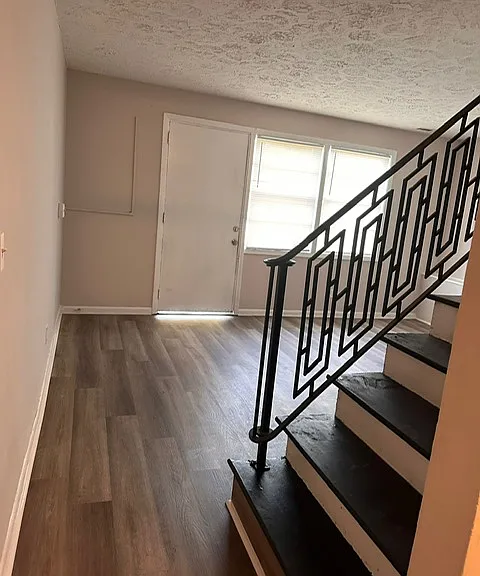 1090 3rd St #3 — Photo 1