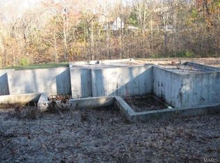 5627 Brook Forest Dr, Pacific, MO 63069