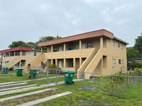 3227 NW 48th St, Miami, FL
