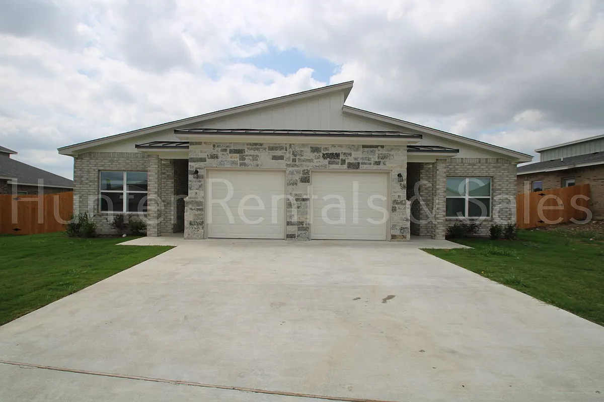 Building Photo - 1622A Pima Trl