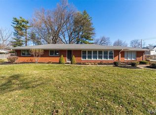 14 Green Oaks Dr, Saint Louis, MO 63132