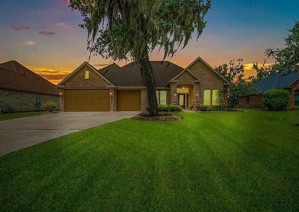 1st image of 307 Deerwood Dr