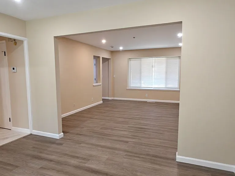 714 Liverpool Way — Photo 8