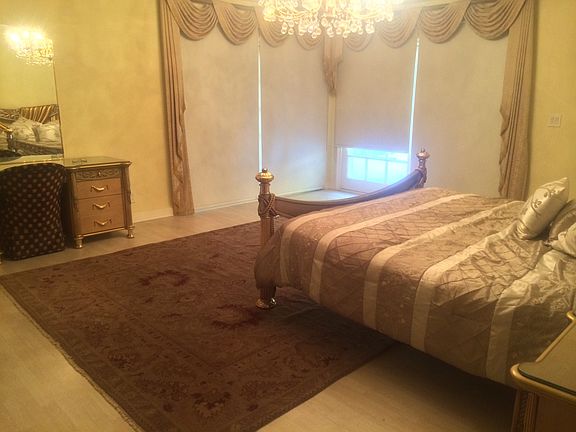 4th image of 18045 Lake Encino Dr
