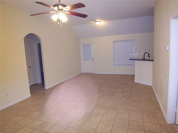 4th image of 235 Emanuel St
