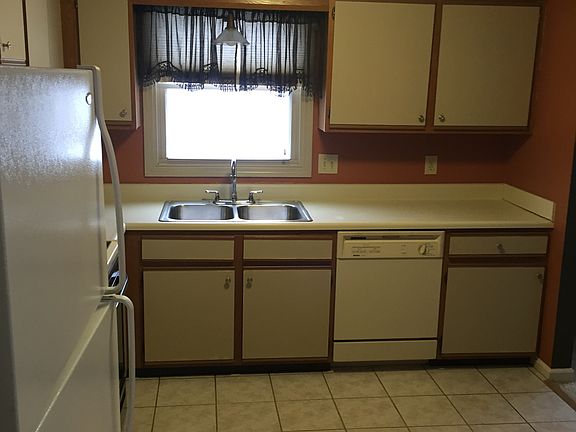 2nd image of 8246 Honeysuckle Dr