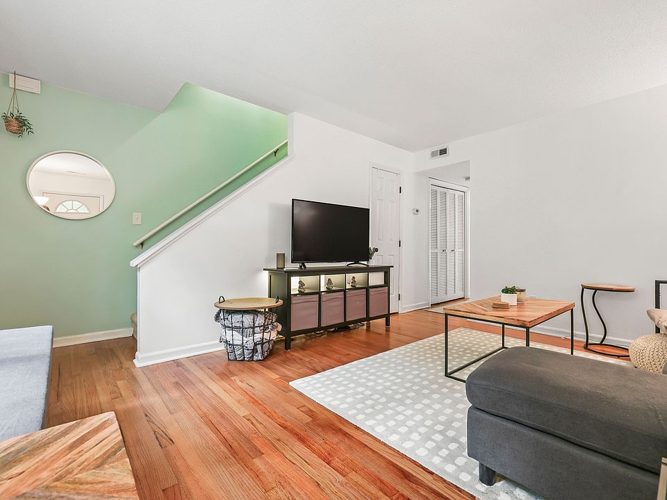 Spacious living room with with pleasing decor and Smart TV.