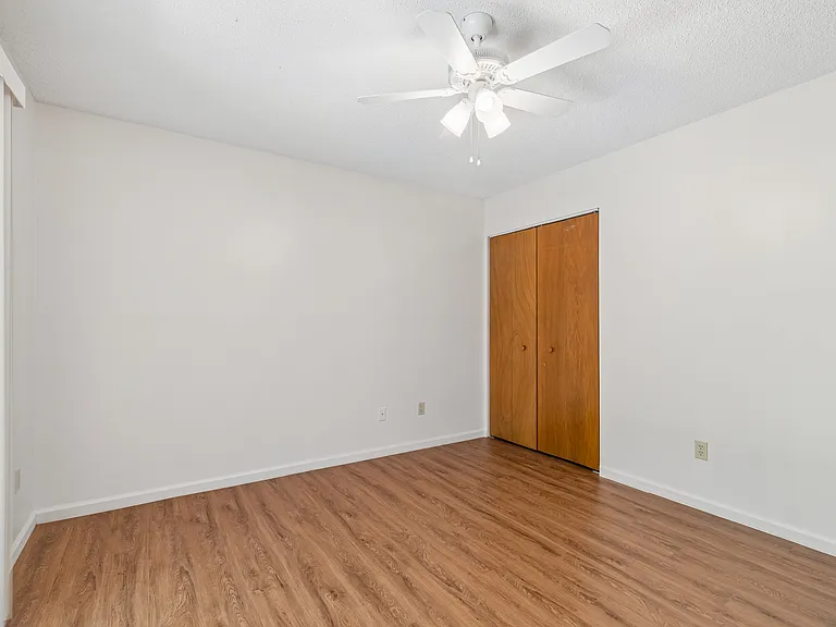 702 Meadowbrook Dr #2 — Photo 12