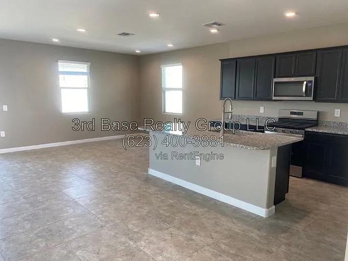 3 bed, 2.0 bath, 1804 sqft, $1,850 — Photo 3