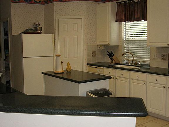 4th image of 302 Indian Summer Dr