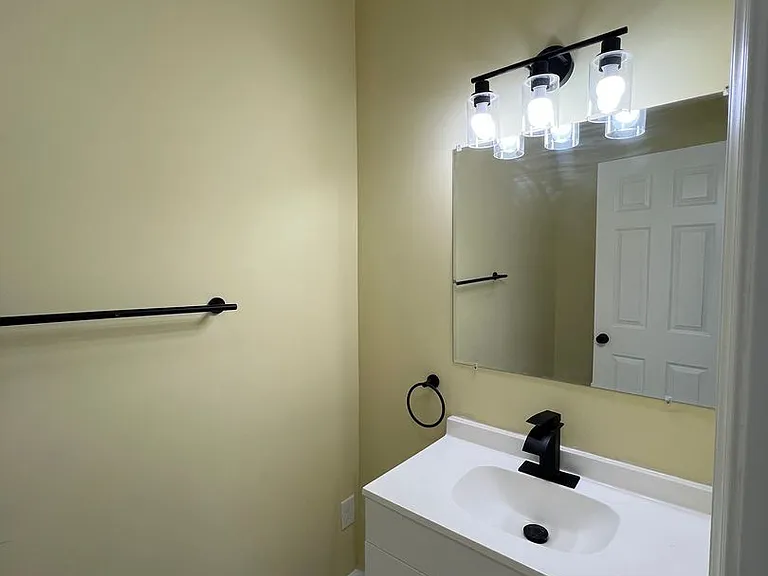 1725 Druid Hill Ave — Photo 7